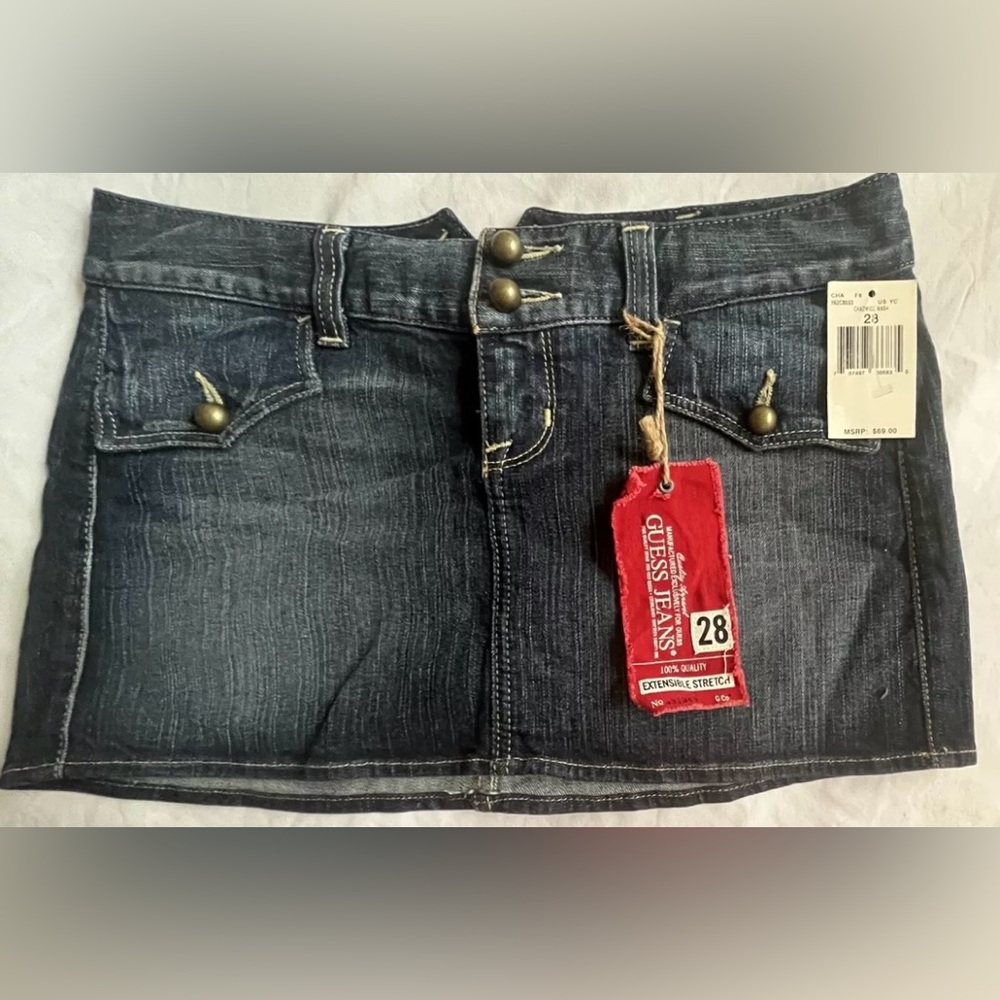 Guess Denim Mini Skirt Chadwick Wash Womens Size 28 bought at Bloomies NYC VTG